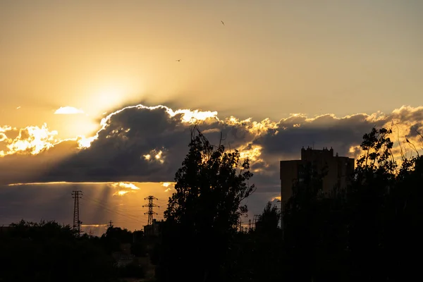 スペイン マドリードのカラバンシェル地区の夜明け — ストック写真
