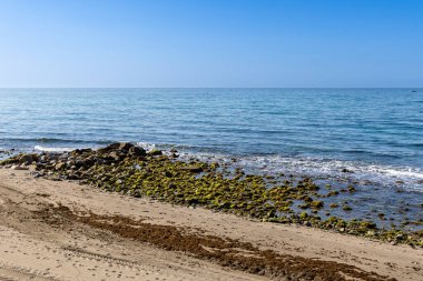 Marbella şehir plajında İspanya 'nın Malaga eyaletinde kimse yok.