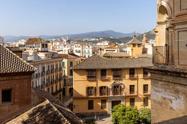 Calles Del Centro Histórico Málaga Con Turistas Caminando Por Sus —  Fotos de Stock