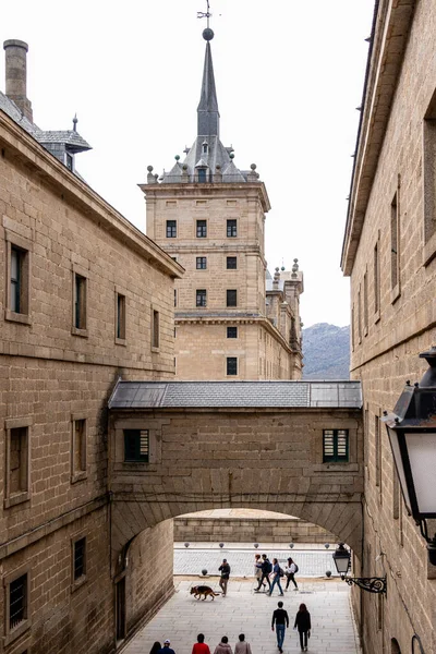 Монастир Сан Лоренцо Ескоріал Туристами Які Прогулювались Садах Подвір Мадрида — стокове фото