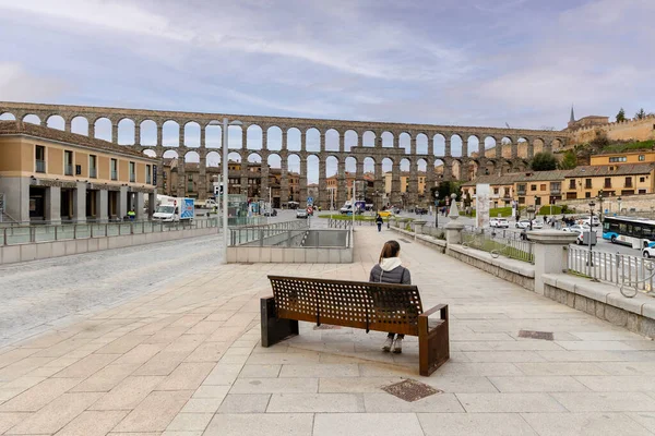 Vistas Los Edificios Históricos Las Calles Segovia Con Turistas Caminando — Foto de Stock