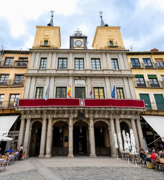 Výhled Historické Budovy Ulicích Segovie Turisty Procházky Pod Jeho Ulicemi — Stock fotografie