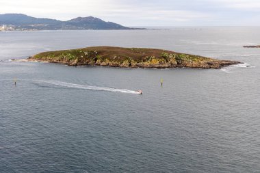 Baiona, İspanya - 05 Aralık 2022: Baiona, Galiçya, İspanya 'da demirlemiş gemilerin görüntüsü