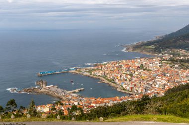 İspanya 'nın A Guarda şehrinde minho nehrinin İspanya' yı ve Portekiz 'i ayırdığı Santa Tegra Dağı' ndan panoramik manzara
