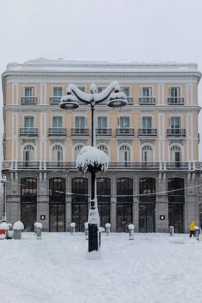 雪嵐のためマドリードの通りの雪景色プエルタ ソル広場のFilomena — ストック写真