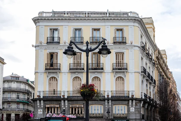 マドリード中心部の歴史的建造物 特にプエルタ ソルの詳細 — ストック写真