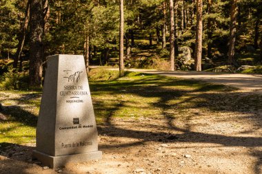 hiking route starting from the Barranca car park in the Sierra de Guadarrama, Navacerrada, Madrid
