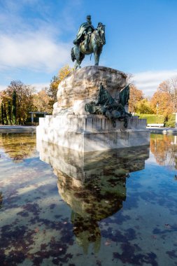 statues in the retiro park in madrid in autumn