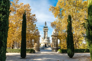 statues in the retiro park in madrid in autumn