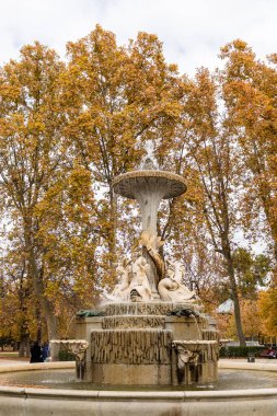 statues in the retiro park in madrid in autumn