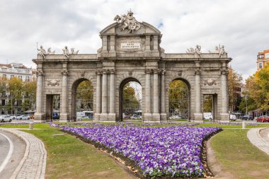 Madrid, İspanya Puerta de Alcala kapısında.
