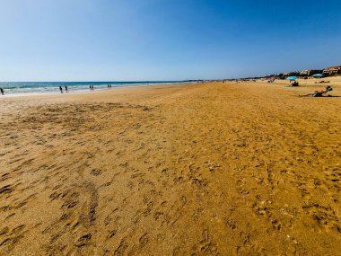 Sancti Petri 'deki La Barrosa plajında gün batımı, Cadiz, İspanya
