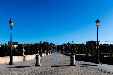 Views of the Madrid Rio park next to the Manzanares river and green vegetation around it