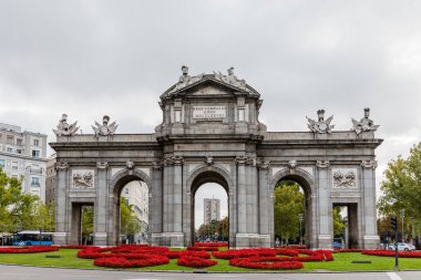Madrid, İspanya Puerta de Alcala kapısında.