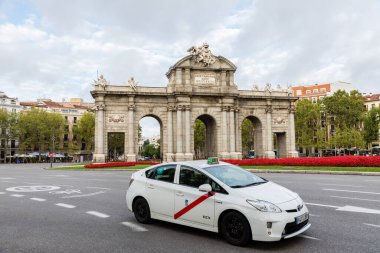 Madrid, İspanya Puerta de Alcala kapısında.