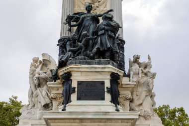 Artifical lake and monument to Alfonso XII in the Buen Retiro Park, one of the main attractions of Madrid, Spain.