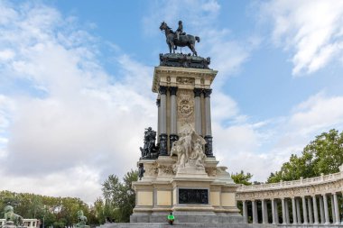 Artifical lake and monument to Alfonso XII in the Buen Retiro Park, one of the main attractions of Madrid, Spain.