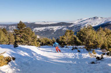 Guadarrama, Madrid 'deki Cotos limanında karlı dağlar