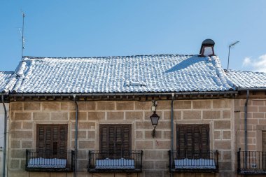 Belediye Başkanı de Riaza, Ayllon dağları yakınlarındaki belediye binasında.