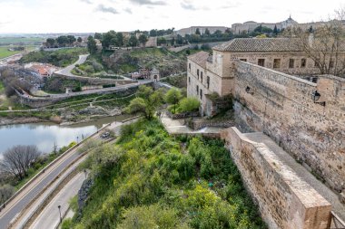 İspanya 'daki Toledo' nun çatılarına bir çok turist bakış açısından bakmak