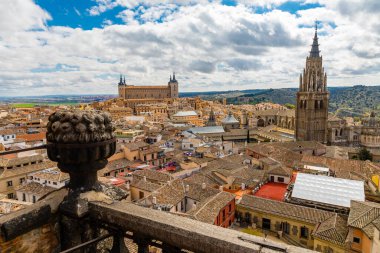 İspanya 'daki Toledo' nun çatılarına bir çok turist bakış açısından bakmak