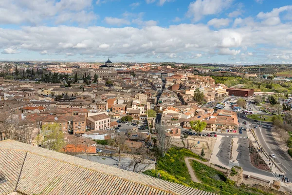 Typický Pohled Město Toledo Španělsku Druhé Strany Řeky Tagus — Stock fotografie