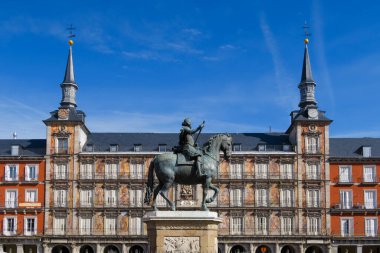 Plaza Mayor Madrid - İspanya Philip III heykeli.