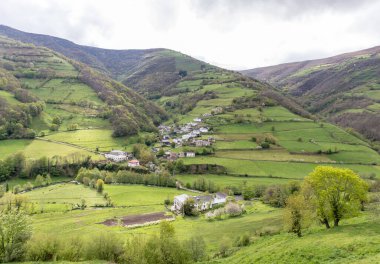 Leitariegos Vadisi, Asturias, İspanya, bahar başında