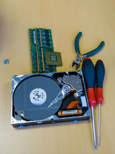 Technik Opraví Pevný Disk Počítače Dílně — Stock fotografie