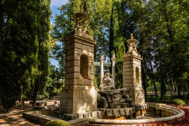 Aranjuez 'in Prens Bahçeleri' nde sonbahar zamanı. Madrid mi? İspanya.