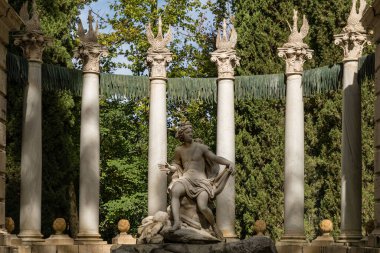 Aranjuez 'in Prens Bahçeleri' nde sonbahar zamanı. Madrid mi? İspanya.