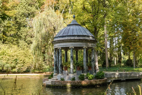 Kinesisk Damm Prince Trädgårdar Den Kungliga Trädgården Aranjuez Romantiska Tempel — Stockfoto