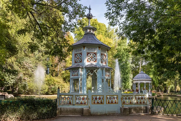 Chiński Staw Ogrodach Księcia Królewskich Ogrodach Aranjuez Romantyczne Świątynie Zbiorniku — Zdjęcie stockowe