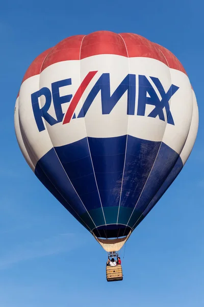 Madrid 'deki Palacio de Aranjuez bahçesinde sıcak hava balonu gösterisi