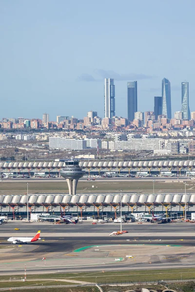 Madri Espanha Março 2023 Aviões Pousando Aeroporto Adolfo Suarez Madrid — Fotografia de Stock
