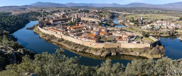 Landskap Med Utsikt Över Den Muromgärdade Staden Buitrago Del Lozoya — Stockfoto
