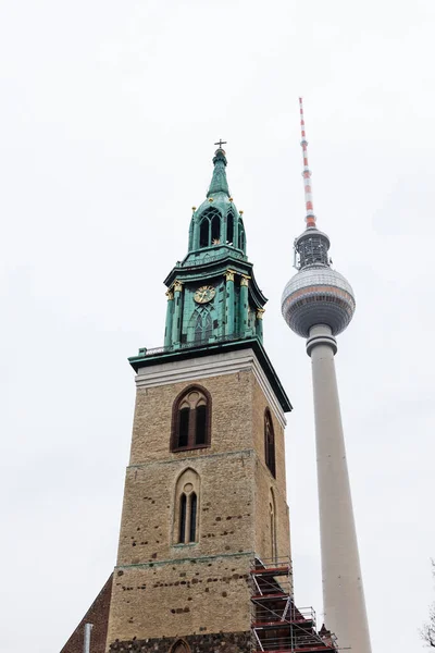 ドイツのAlexanderplatzで有名なテレビ塔とベルリンのスカイラインの空中ビュー — ストック写真