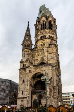 Kaiser wilhelm Hatıra Kilisesi, Berlin. vurmak ve İkinci Dünya Savaşı'nda Müttefik Hava Kuvvetleri tarafından zarar görmüş ve asla geri tarihi kilise.