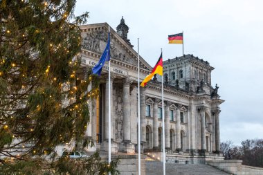 Akşam geç saatlerde Berlin 'de Reichstag.