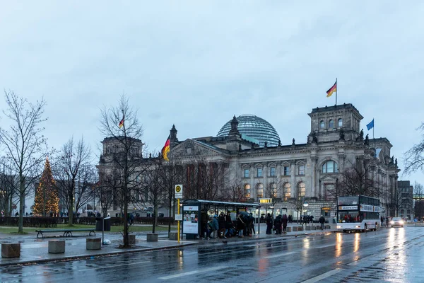 下午晚些时候在柏林的国会大厦 — 图库照片