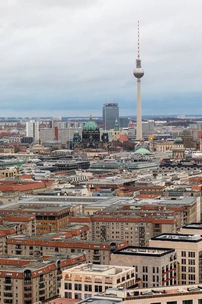 柏林天际线与德国Alexanderplatz著名电视塔的空中景观 — 图库照片