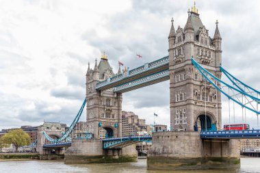 Londong 'u Thames Nehri' ndeki Southwark 'a bağlayan İkonik Kule Köprüsü