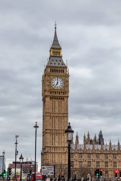 ロンドンの冬の晴れた朝の大きなベン時計塔 — ストック写真