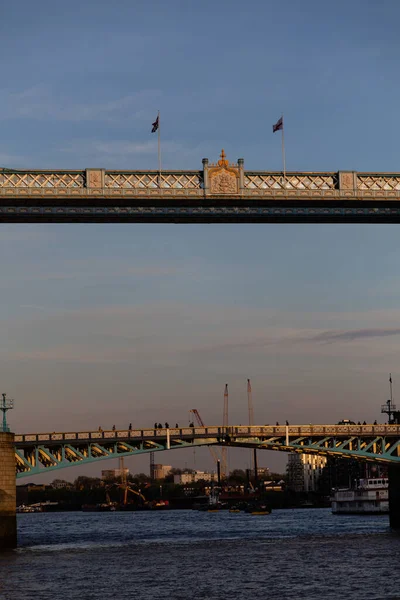 Iconico Tower Bridge Che Collega Londong Con Southwark Sul Tamigi — Foto Stock