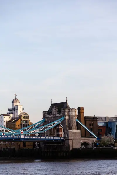 Ikoniska Tower Bridge Som Förbinder Londong Med Southwark Vid Themsen — Stockfoto