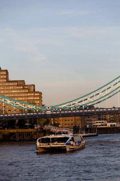 Słynny Tower Bridge Łączący Londong Southwark Nad Tamizą — Zdjęcie stockowe