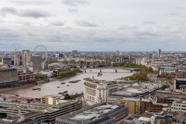 Londra 'nın çatılarını Katedral' in gözlem güvertesinden görmek