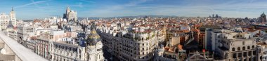 Çatılardan Madrid manzarası