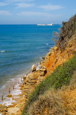 La Barrosa plajı, sular çekildiğinde, Sancti Petri, Chiclana de la Frontera, Cadiz, İspanya