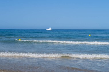 La Barrosa plajı, sular çekildiğinde, Sancti Petri, Chiclana de la Frontera, Cadiz, İspanya